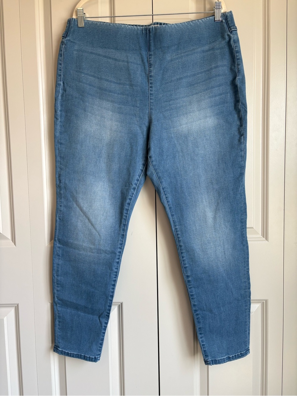 Soft Surroundings Light Wash Pull on Denim Jeans Whiskering Stretchy Size PXL